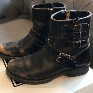 FRYE Veronica Belted Short